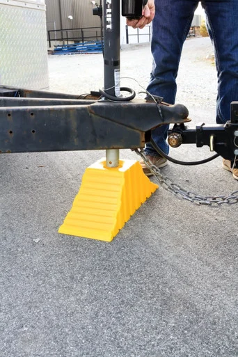 Camco 44435 Tandem Wheel Chock - Yellow