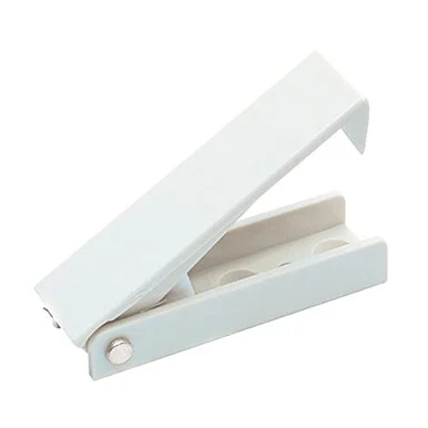 RV Designer E212 Baggage Catch